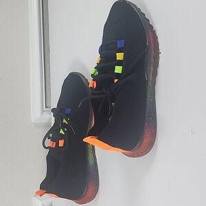 ❤️2/$22 La sheelah Black Sneakers with Orange Blue Accents women sneakers size 8